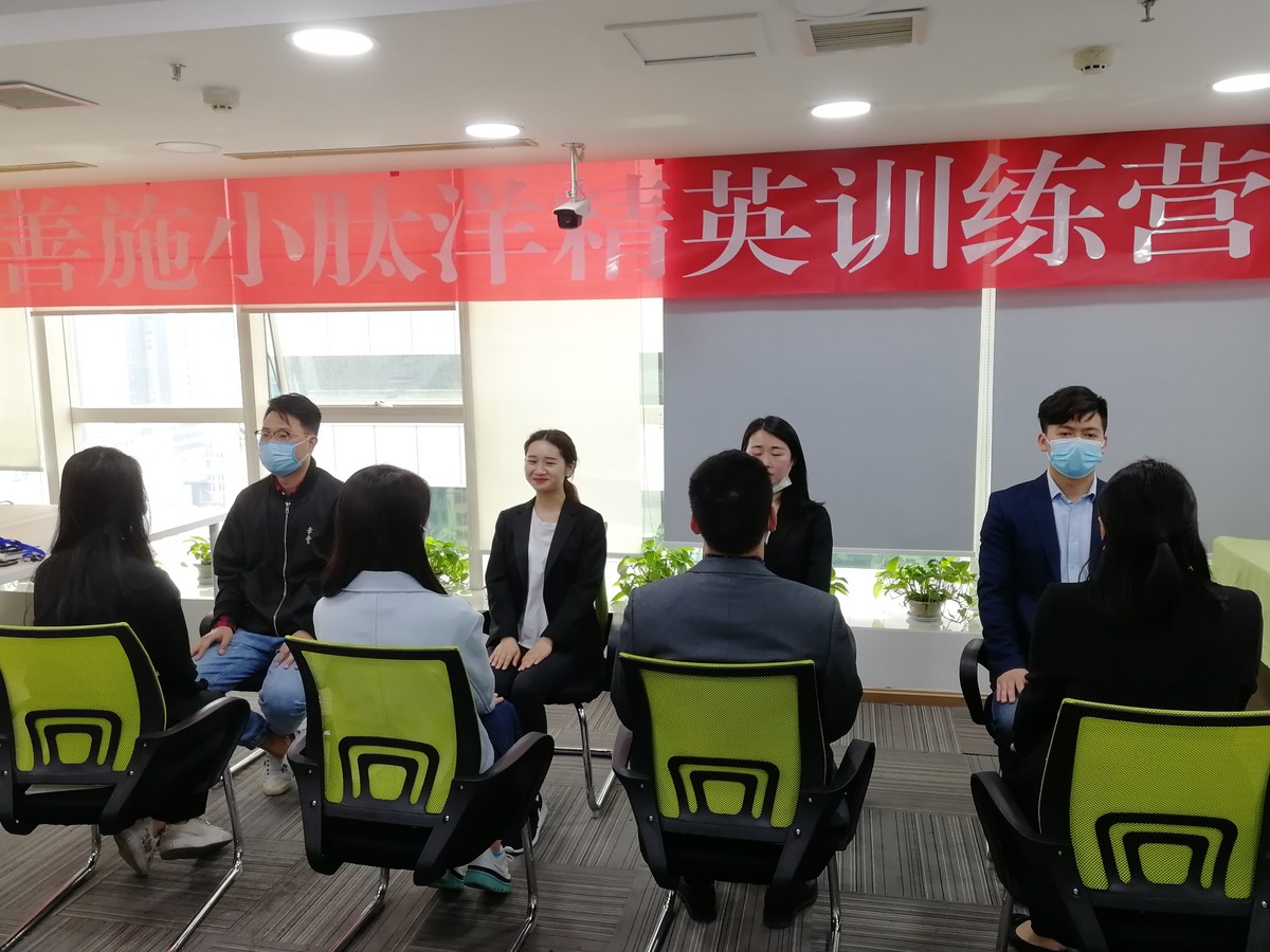 图为内训会现场——员工互动 图为内训会现场——员工互动